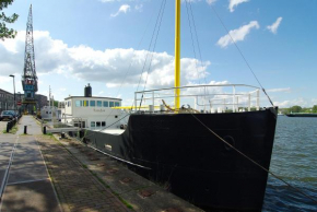 Authentic Ship with a stunning view!